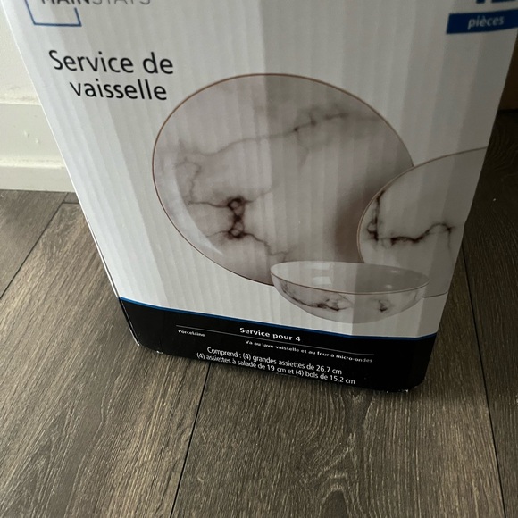 Mainstays Dinnerware Set Never Used Brand New - Picture 2 of 4